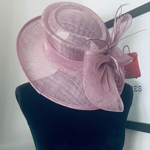 Kentucky Derby Hat. 
Beautiful Light mauve In New Condition, 
Worn once indoors.